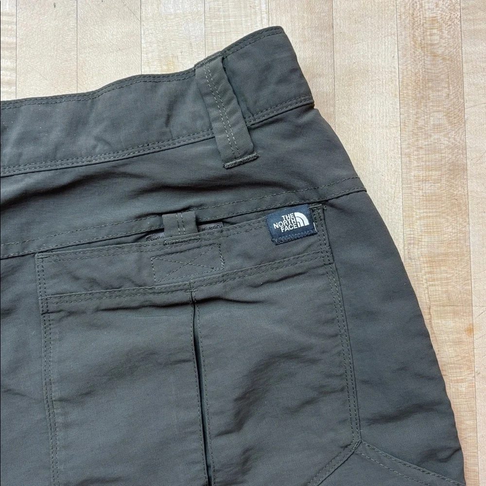 The North Face Shorts Men's Size 36 Green‎ Cargo Hiking Outdoor